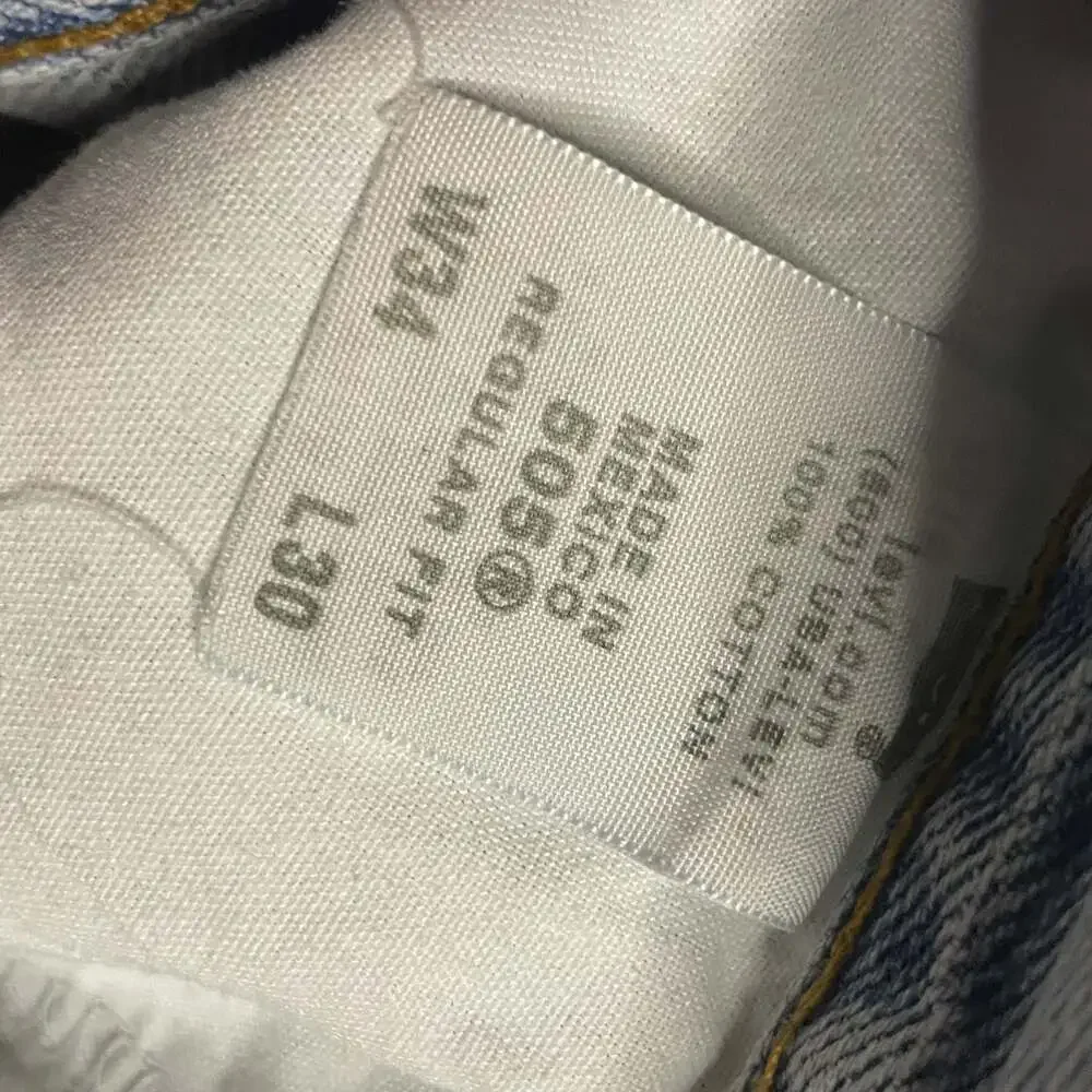 90s Levi's 505 Regular Fit Straight Leg Light Wash Denim Jeans Size mens W34 L30